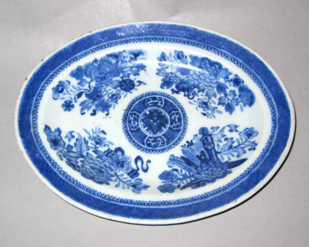 2010.0008.022 Porcelain tureen stand