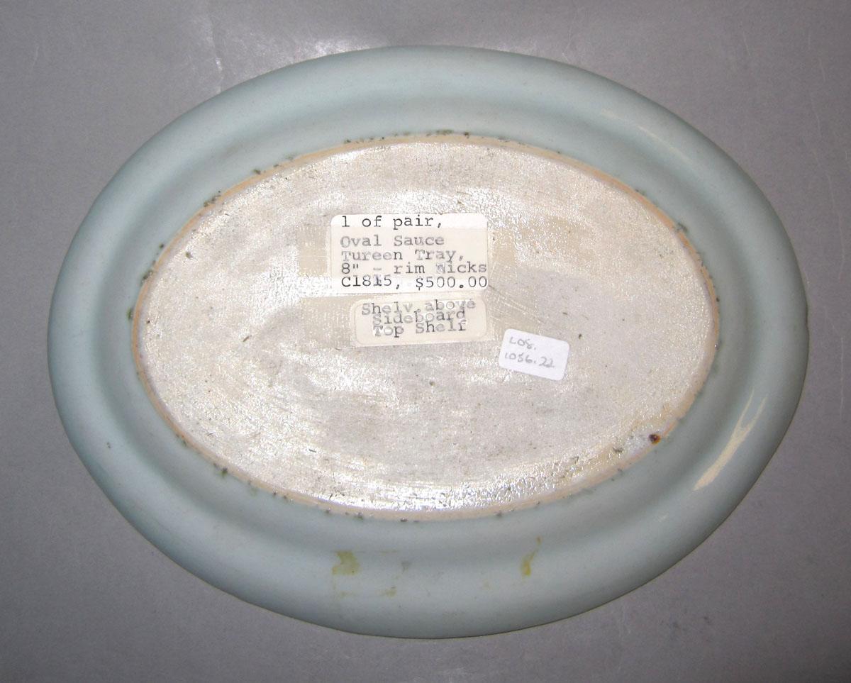 2010.0008.022 Porcelain tureen stand underside