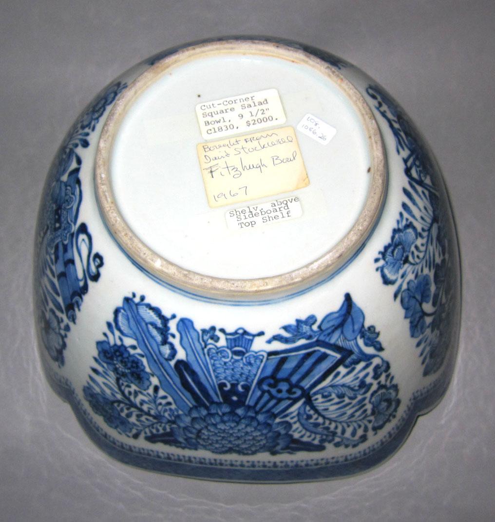 2010.0008.026 Porcelain salad bowl underside