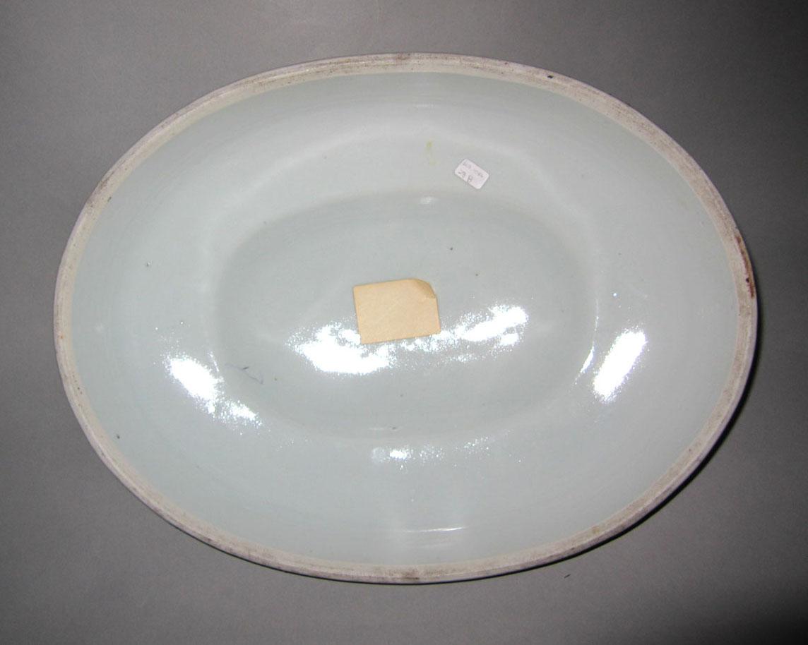 2010.0008.028 B Porcelain hot water plate underside