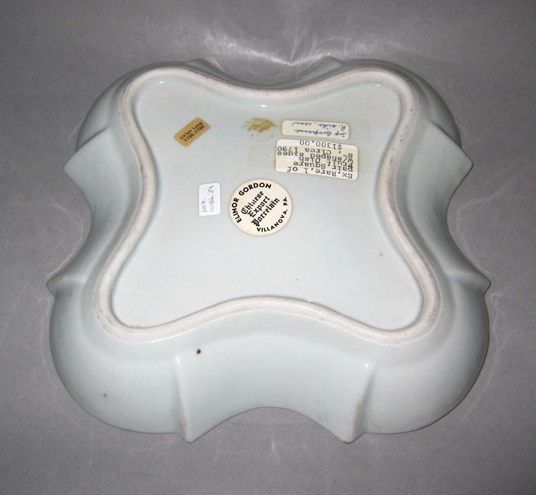 2010.0008.029 Porcelain fruit dish underside
