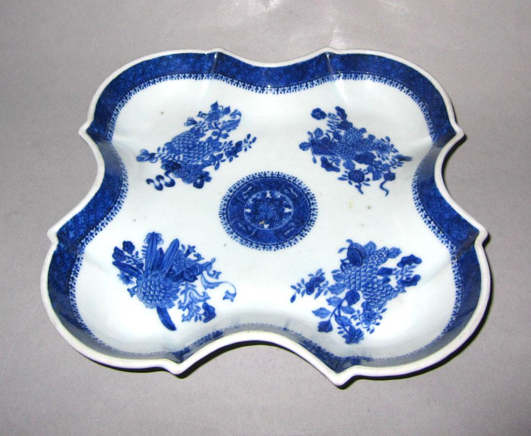 2010.0008.030 Porcelain fruit dish
