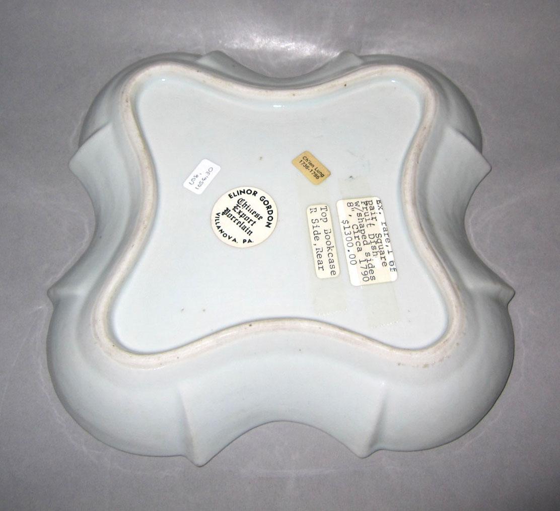 2010.0008.030 Porcelain fruit dish underside