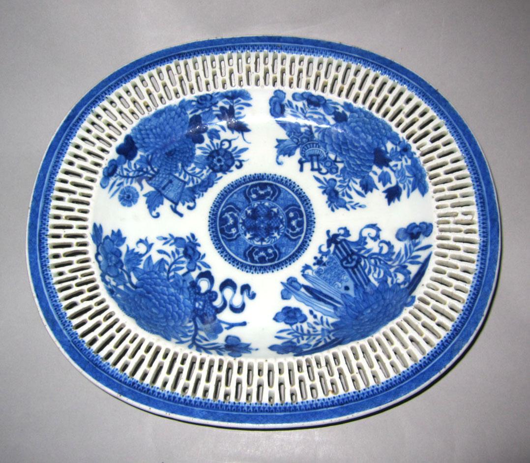 2010.0008.032 Porcelain dish