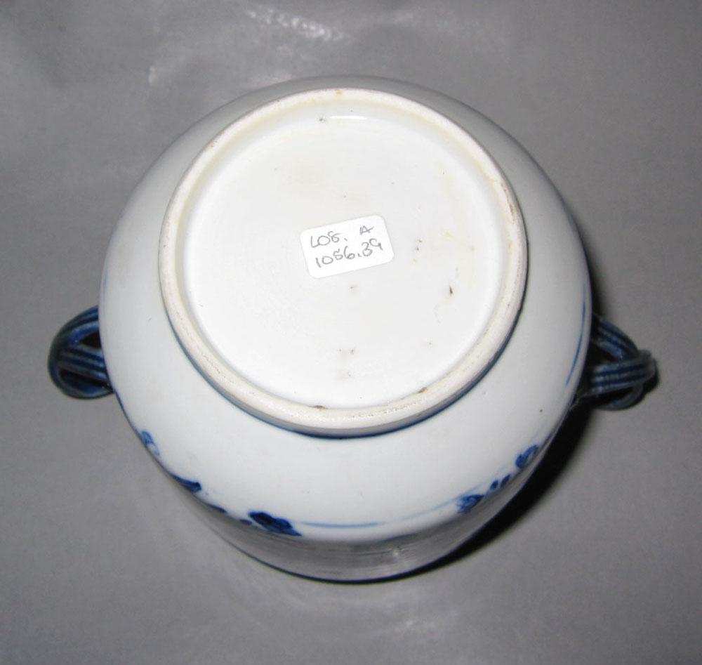 2010.0008.039 A Porcelain sugar bowl underside