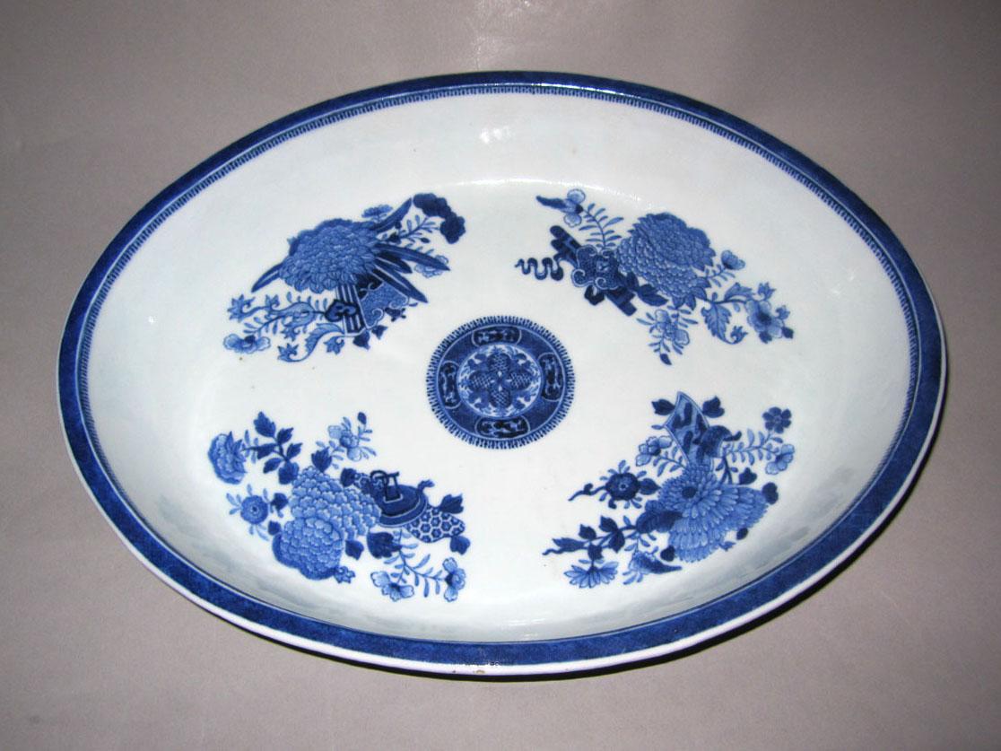 2010.0008.042 Porcelain dish