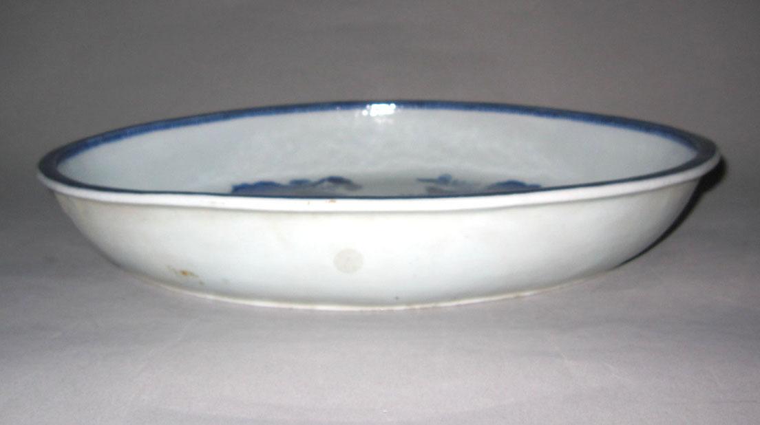 2010.0008.042 Porcelain dish side