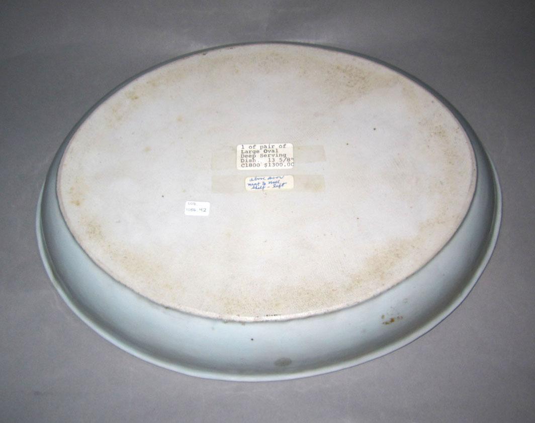 2010.0008.042 Porcelain dish underside
