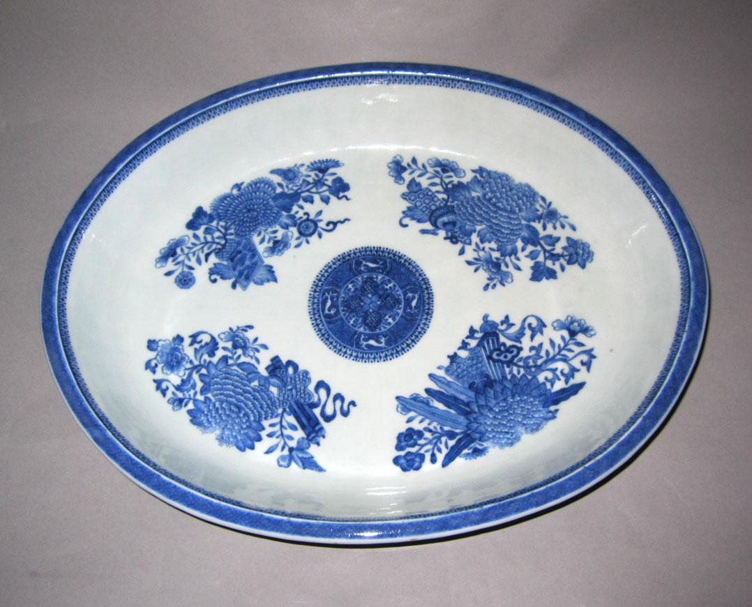 2010.0008.043 Porcelain dish