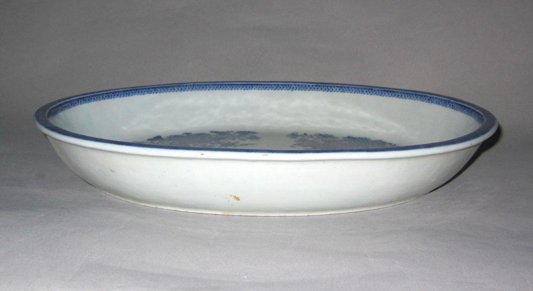 2010.0008.043 Porcelain dish side