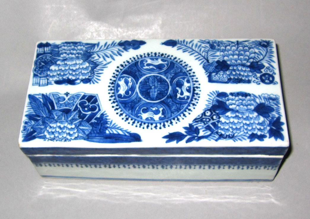 2010.0008.054 A,B Porcelain box