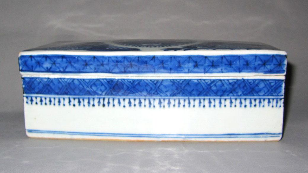 2010.0008.054 A,B Porcelain box side