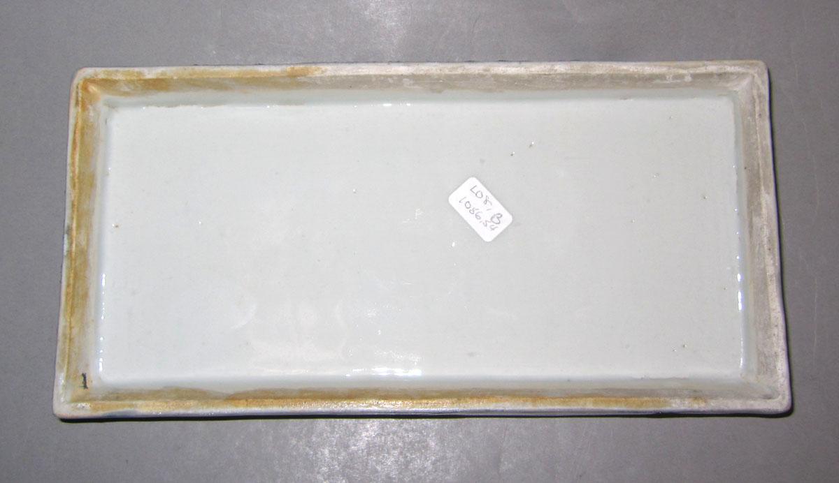 2010.0008.054 B Porcelain box underside