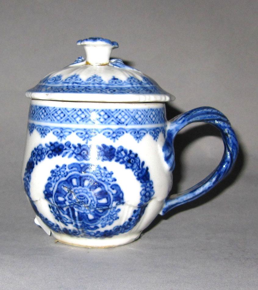 2010.0008.056 A,B Porcelain pot de creme