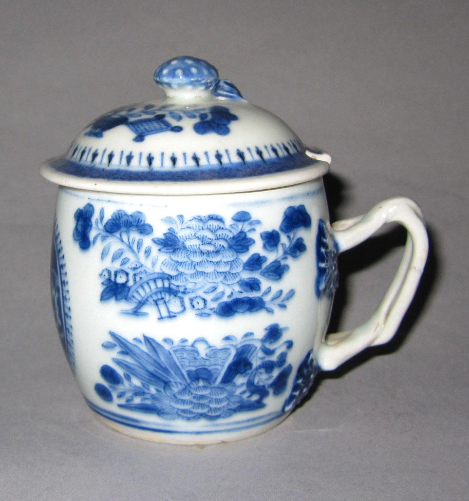 2010.0008.057 A,B Porcelain pot de creme