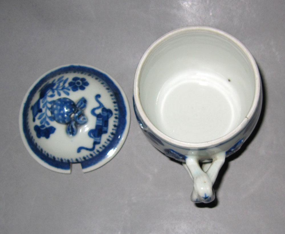2010.0008.057 A,B Porcelain pot de creme top