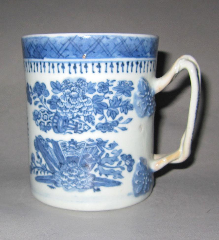 2010.0008.065.001 Porcelain mug