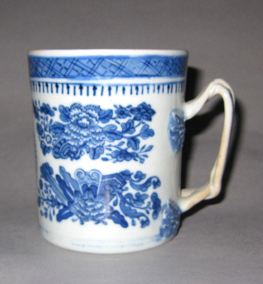 2010.0008.068.001 Porcelain mug