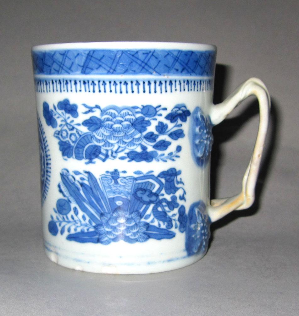 2010.0008.068.002 Porcelain mug