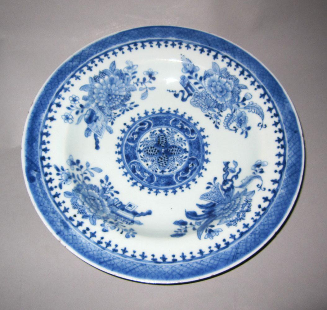 2010.0008.069 Porcelain soup plate