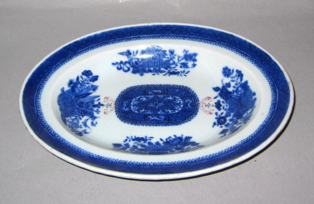 2010.0008.073 Porcelain tureen stand