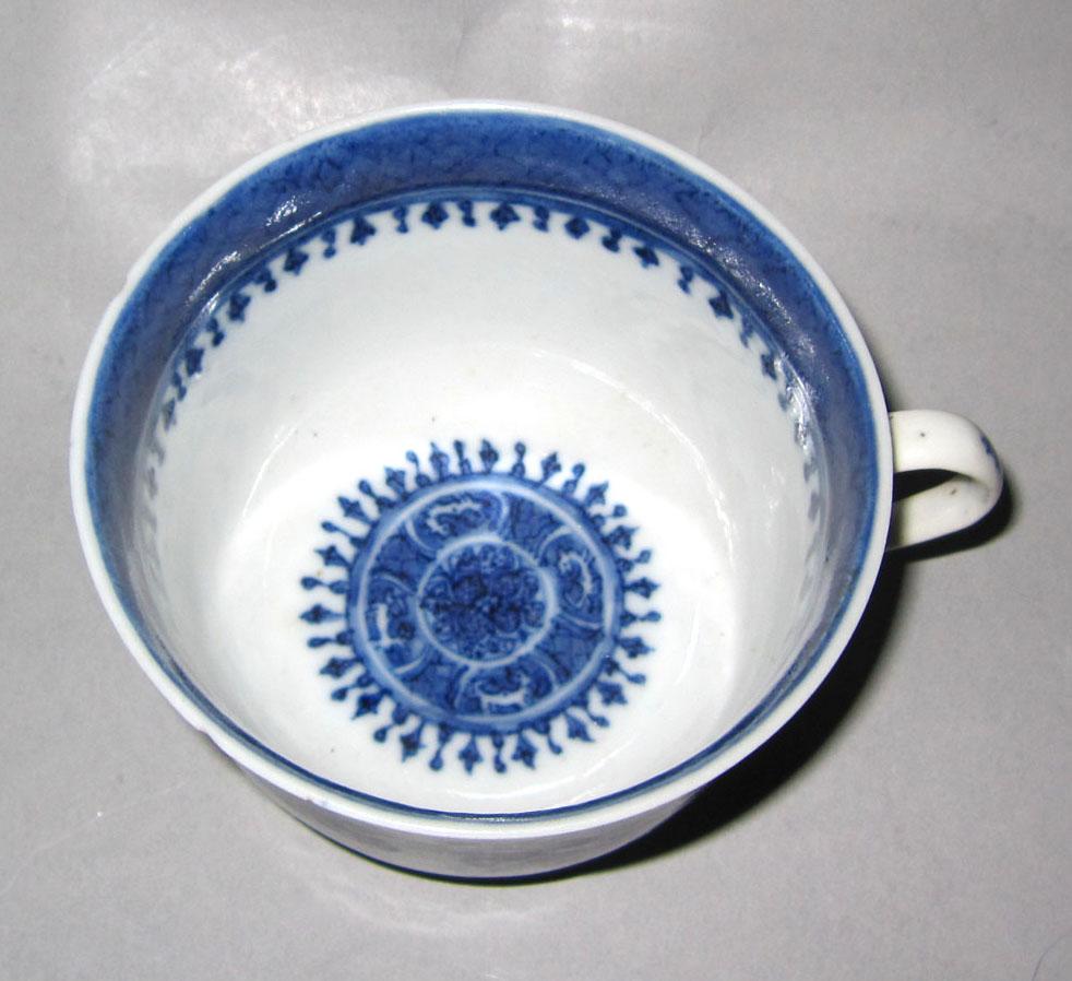 2010.0008.076 A Porcelain teacup or breakfast cup top