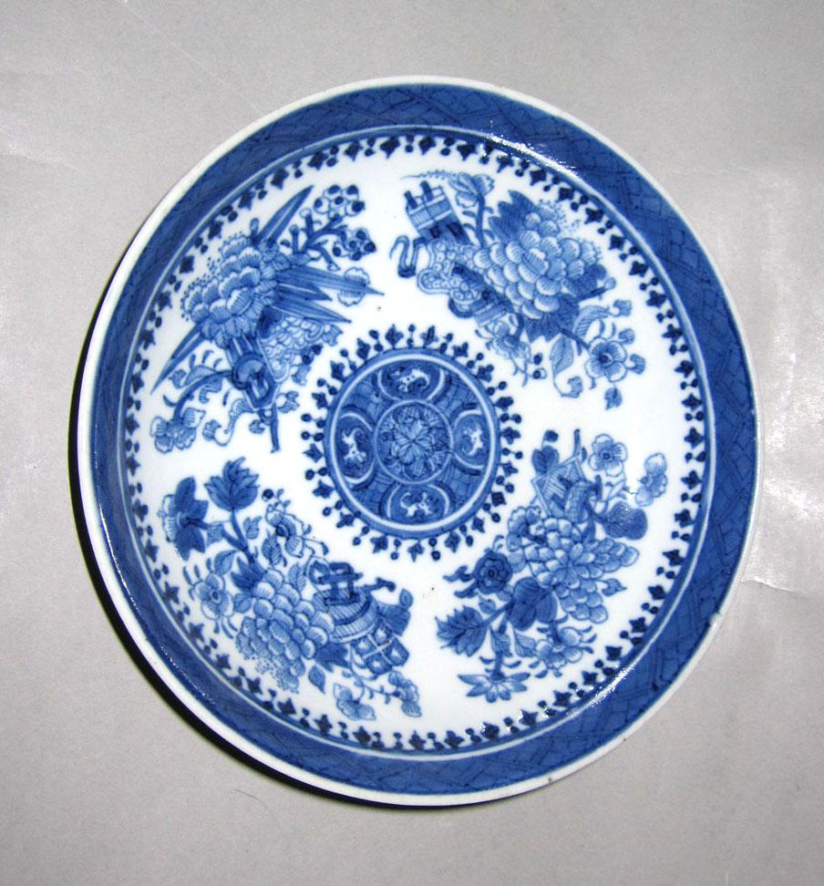 2010.0008.076 B Porcelain saucer