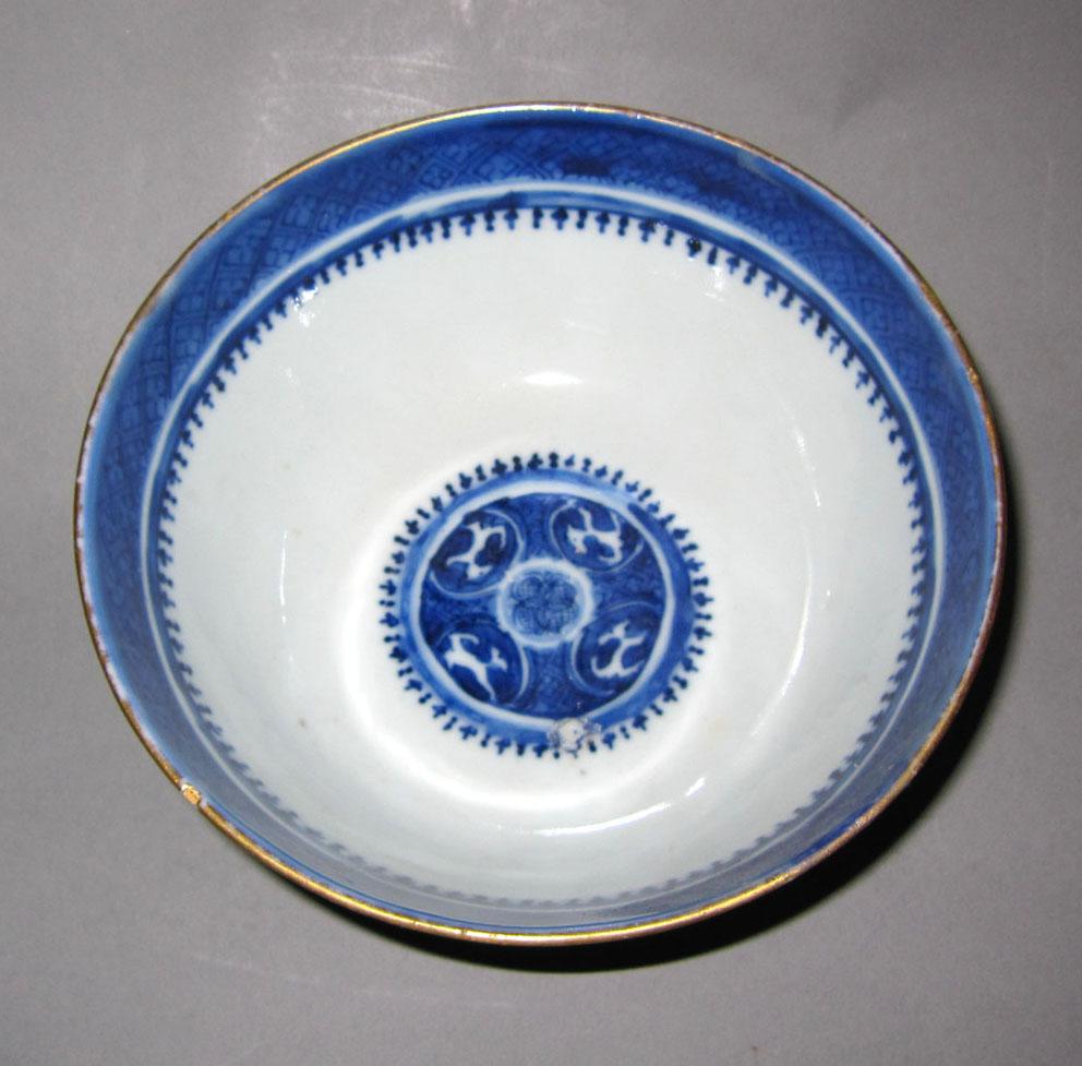 2010.0008.077 A Porcelain bowl top