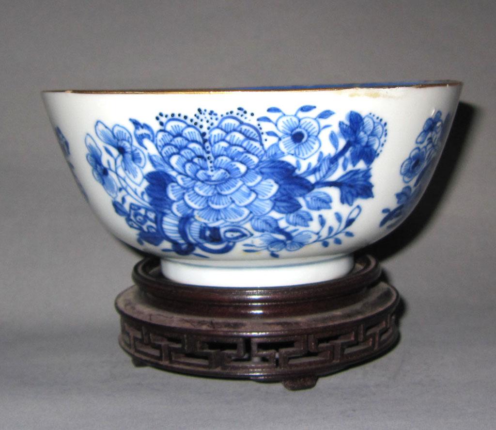 2010.0008.077 A, B Porcelain bowl and stand