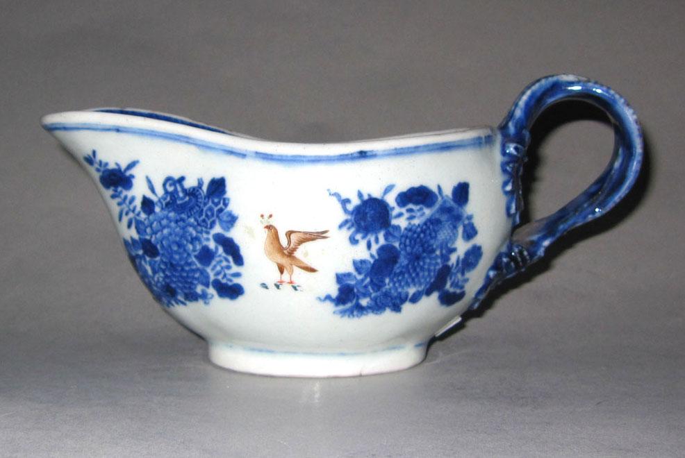 2010.0008.079 Porcelain sauceboat