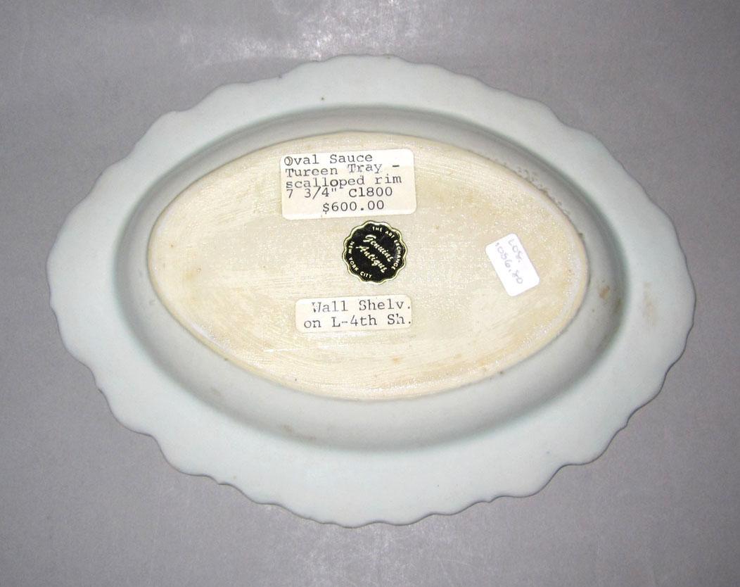 2010.0008.080 Porcelain tureen stand underside