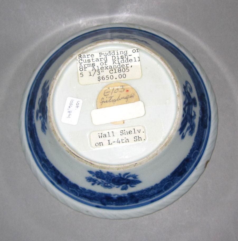 2010.0008.084 Porcelain dish underside