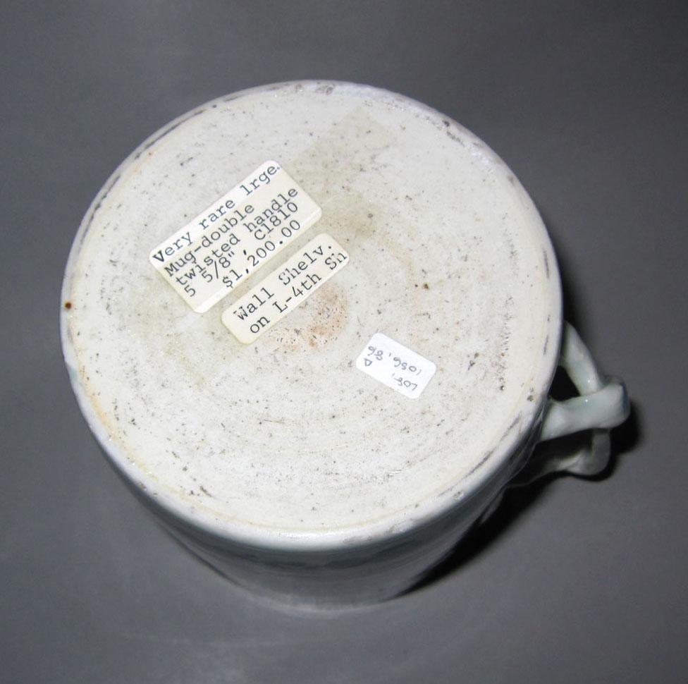 2010.0008.086 A Porcelain mug underside