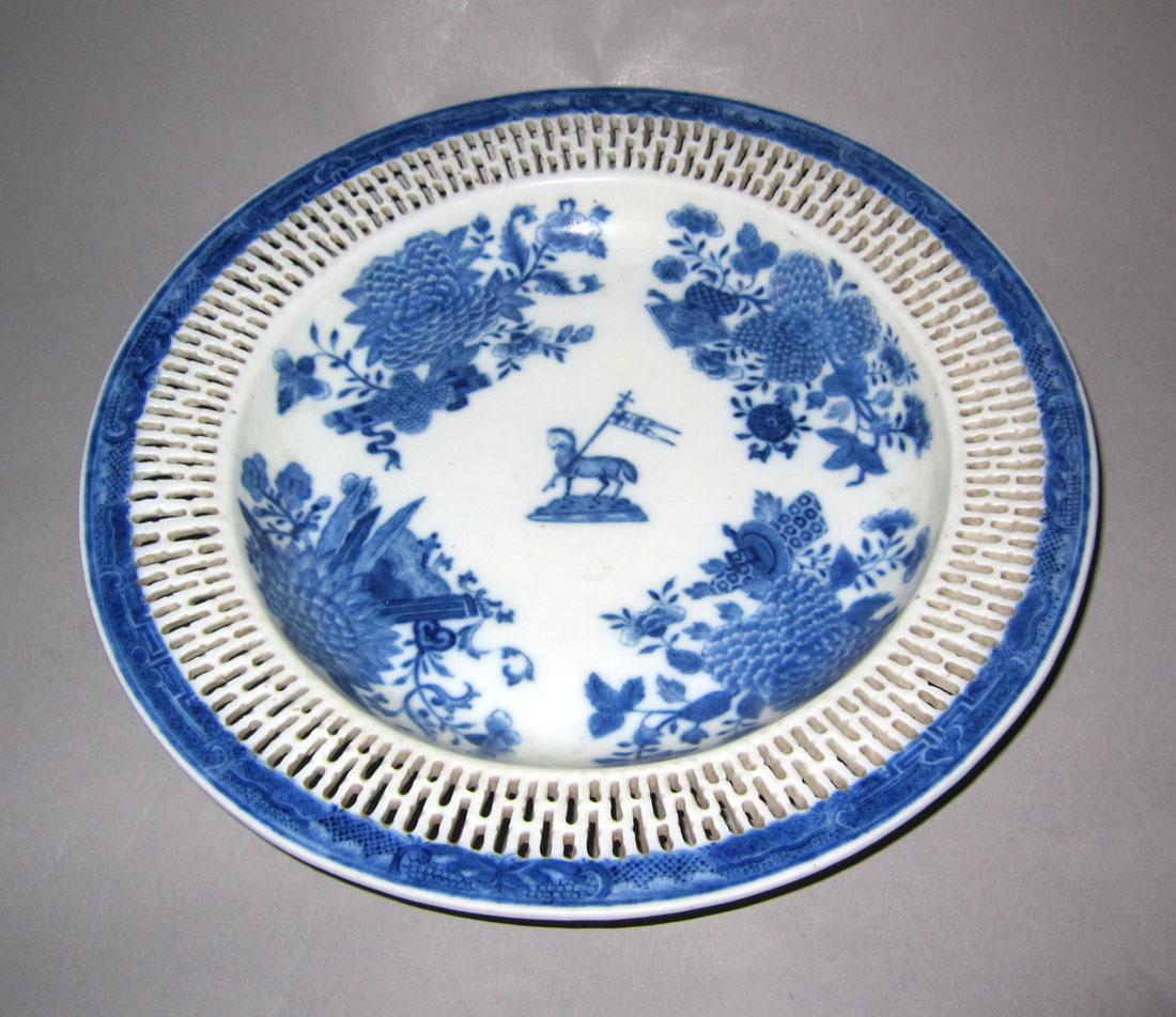 2010.0008.087 Porcelain dish