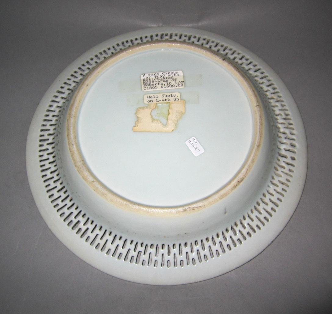 2010.0008.087 Porcelain dish underside