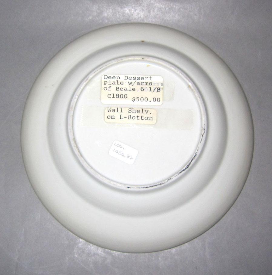2010.0008.088 Porcelain dish underside