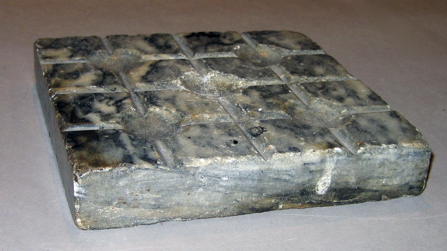 1958.2483 Tong stone