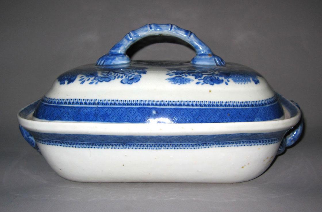 2010.0008.097 A,B Porcelain tureen