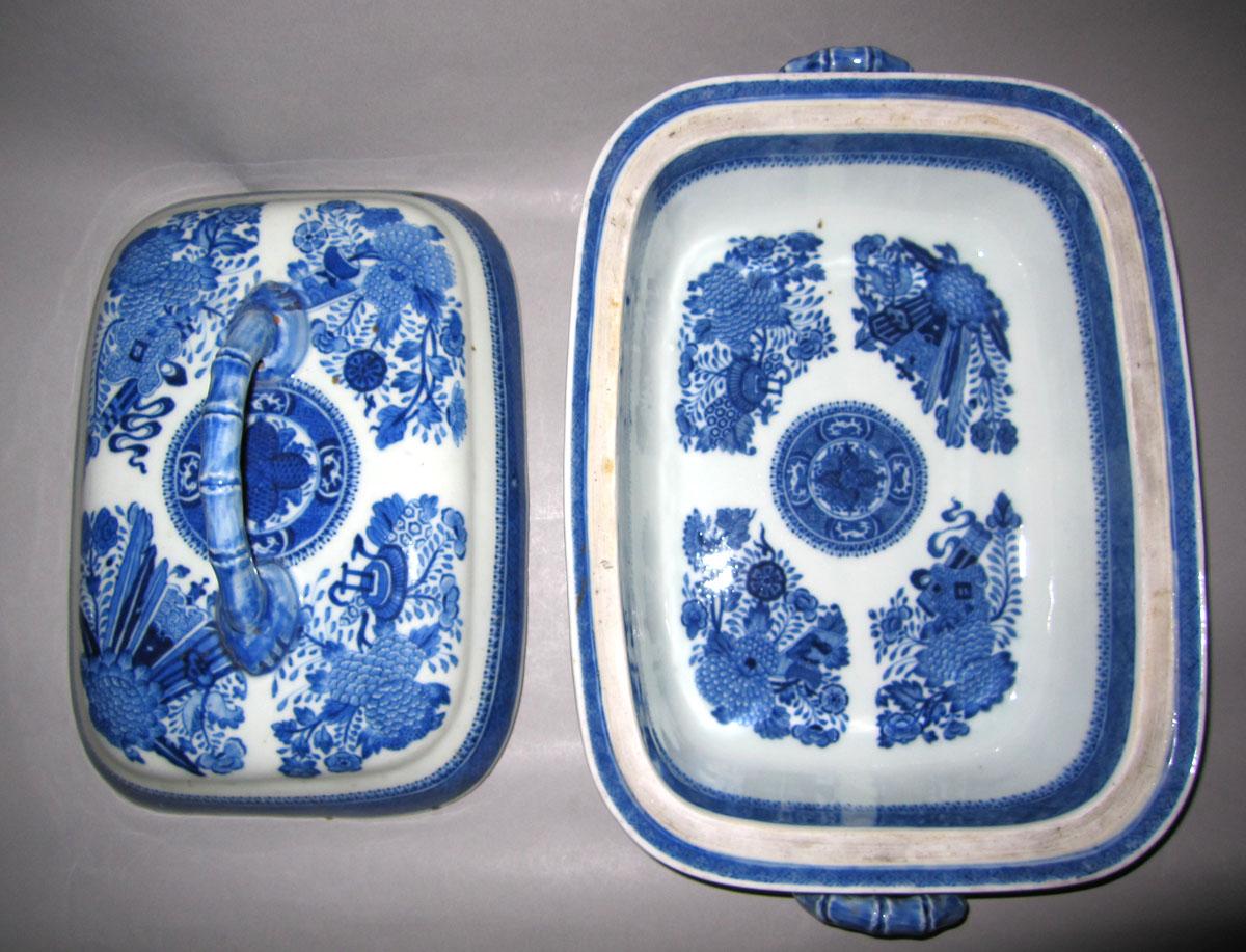 2010.0008.097 A,B Porcelain tureen top