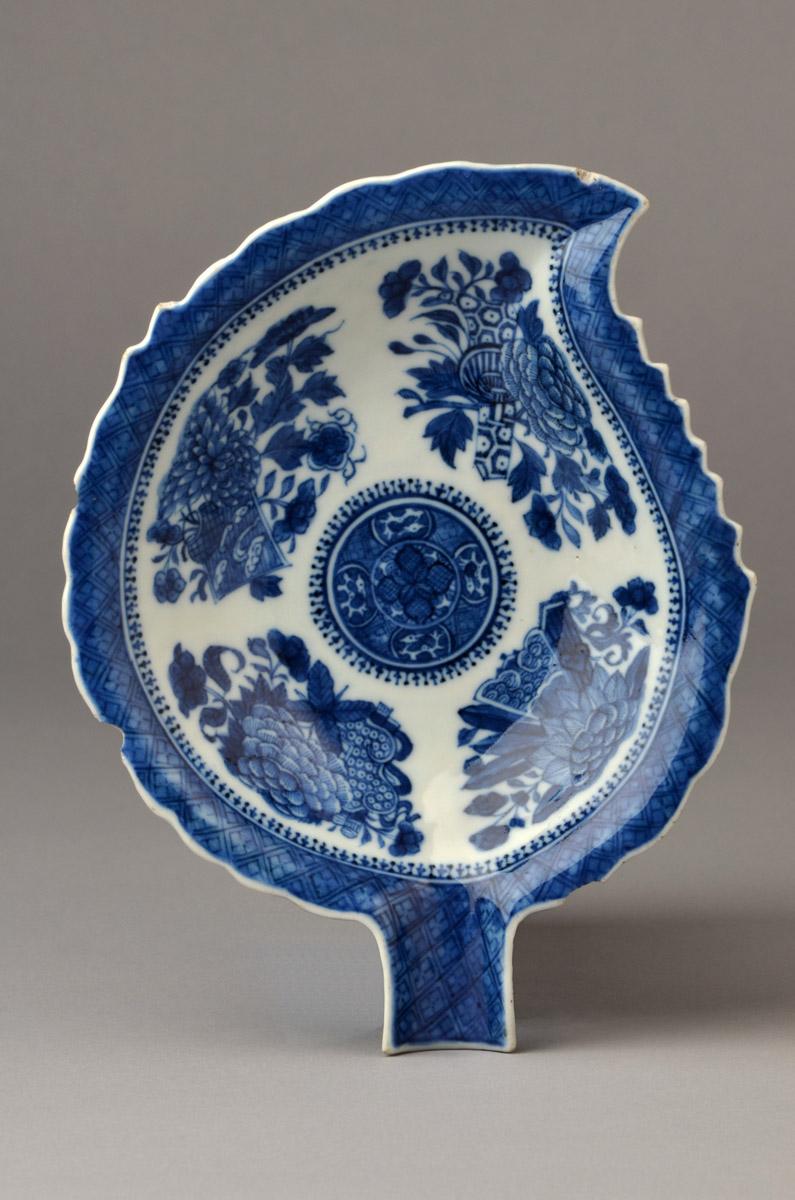 2010.0008.098 Ladle rest or dish, view 1