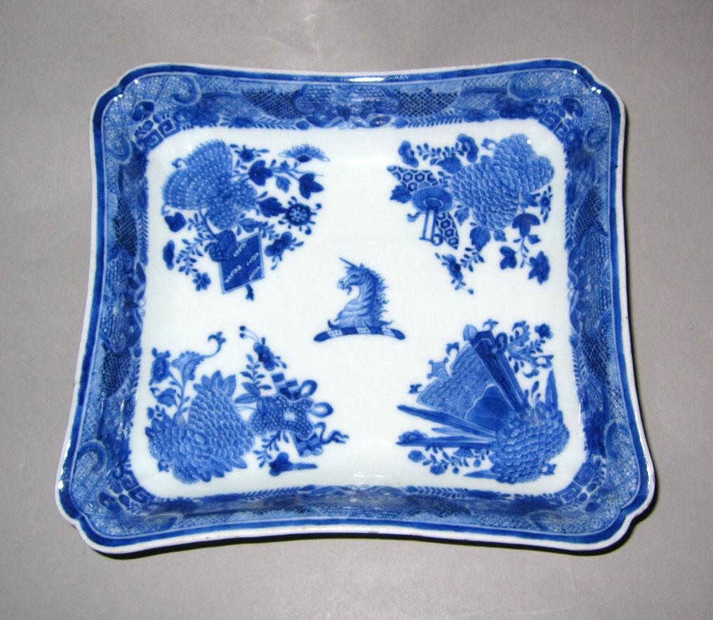 2010.0008.100 Porcelain dish