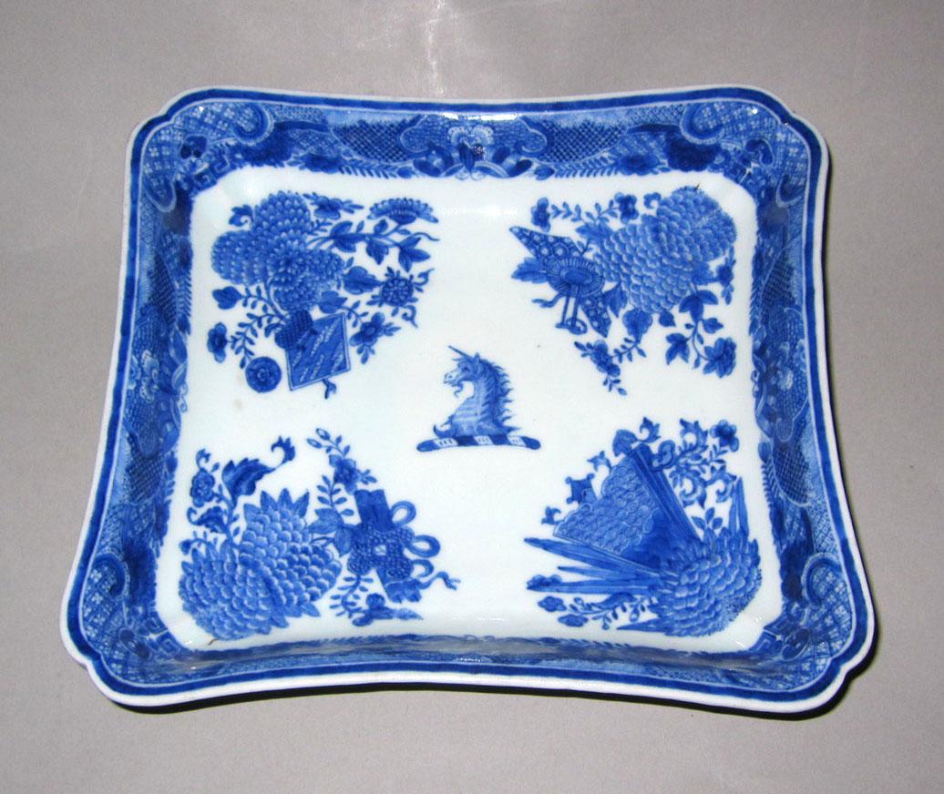 2010.0008.101 Porcelain dish