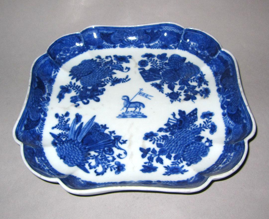 2010.0008.105 Porcelain dish