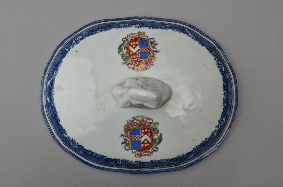 2010.0008.107 A,B Porcelain tureen top
