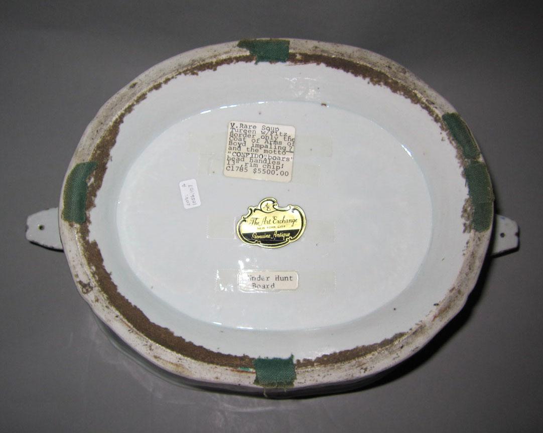 2010.0008.107 A Porcelain tureen underside