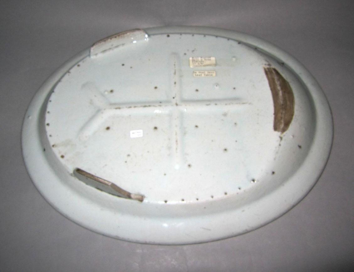 2010.0008.108 Porcelain meat dish underside