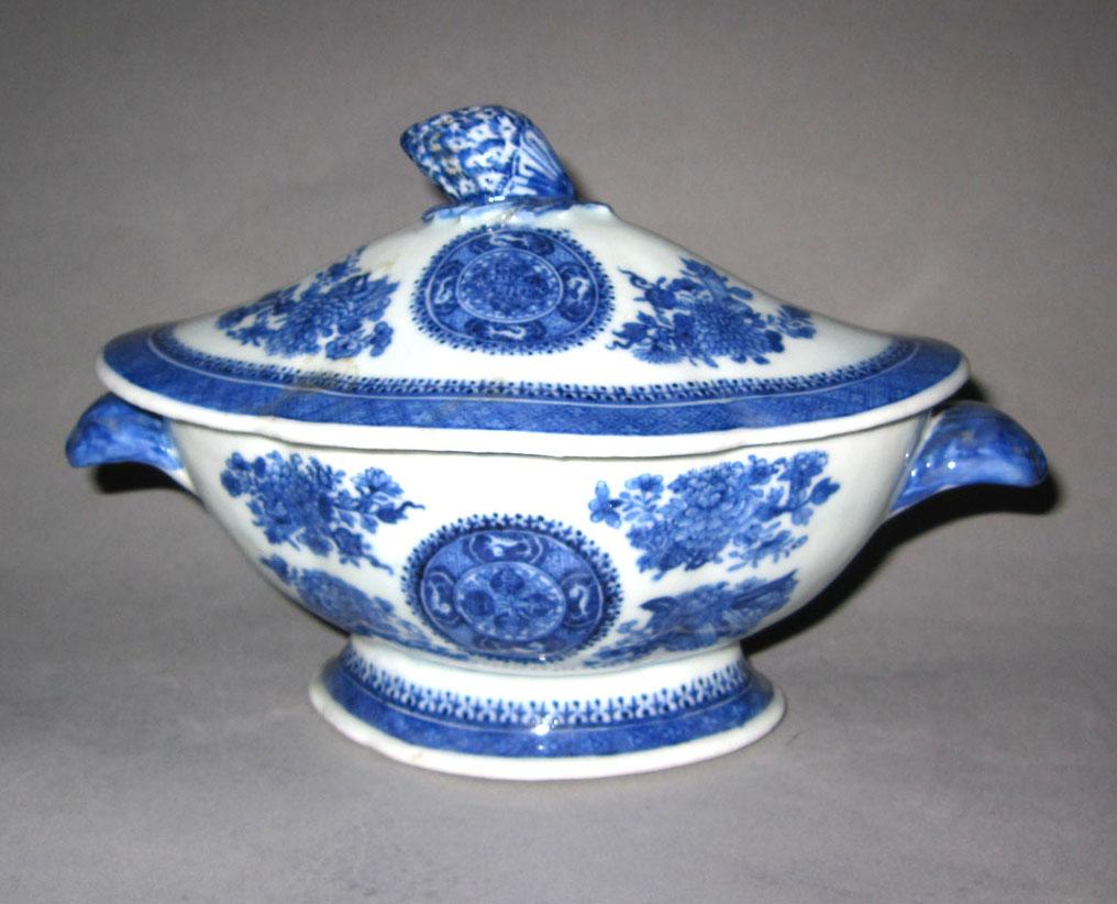 2010.0008.111 A,B Porcelain tureen