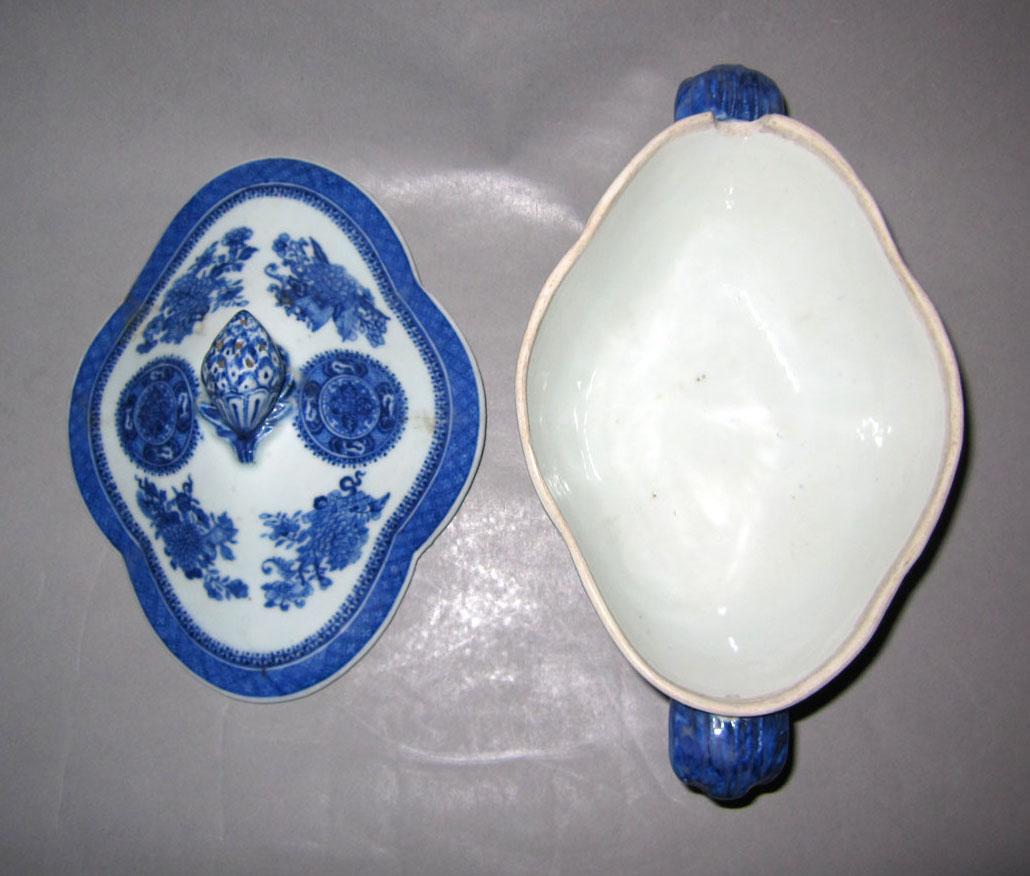 2010.0008.111 A,B Porcelain tureen top