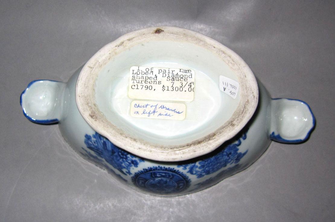 2010.0008.111 A Porcelain tureen underside