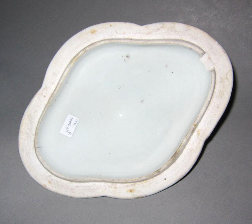2010.0008.111 B Porcelain tureen underside